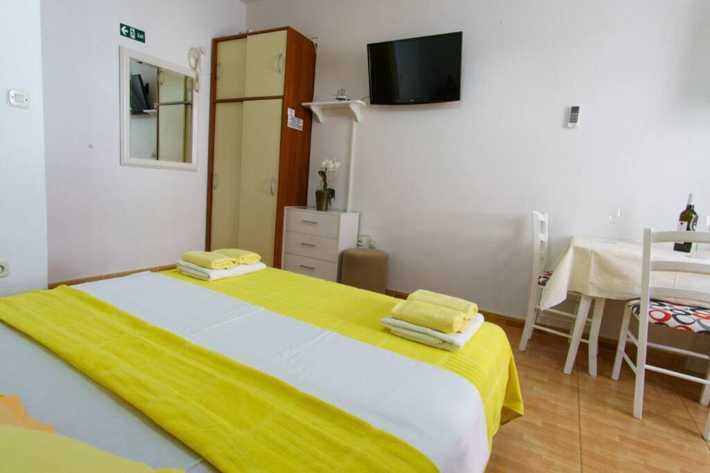 Lovely Studio Apartment For 2 Free Private Parking Makarska Eksteriør billede